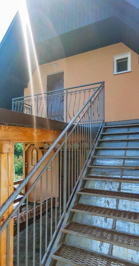 Вулик Будиночок З Двома Окремими Номерами Kamianets-Podilskyi Exterior foto